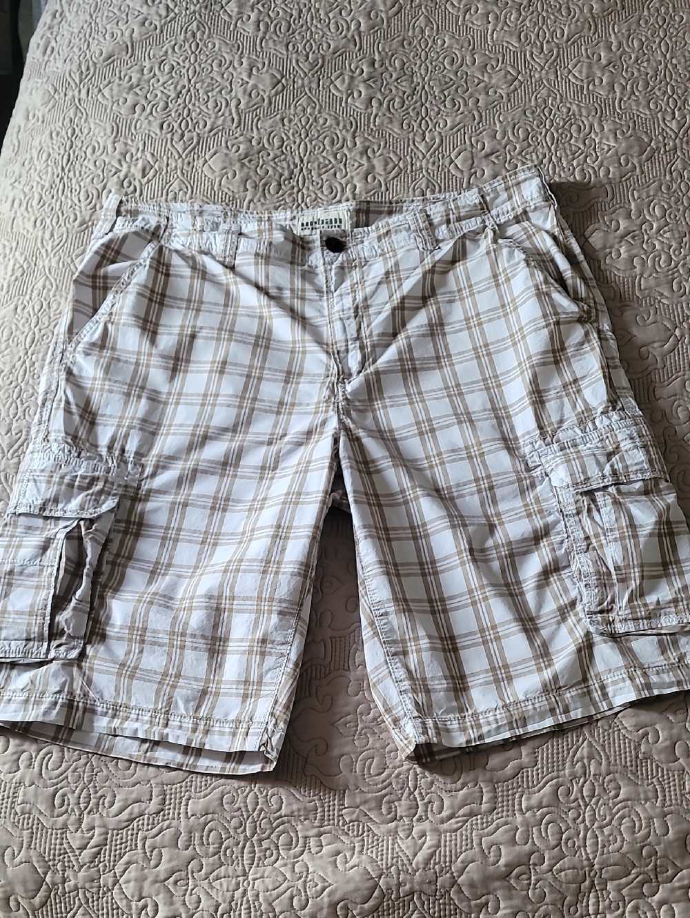 Urban Pipeline Men's Plaid Cargo Shorts - Beige/White Size 38
